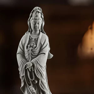 Lianhua Lotus Guanyin — Face and prayer beads · front detail Lianhua Kuan Yin front detail showing the crown, face, layered robes and prayer beads held below the waist